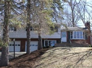 17 Overlook Ter, Ringwood, NJ 07456