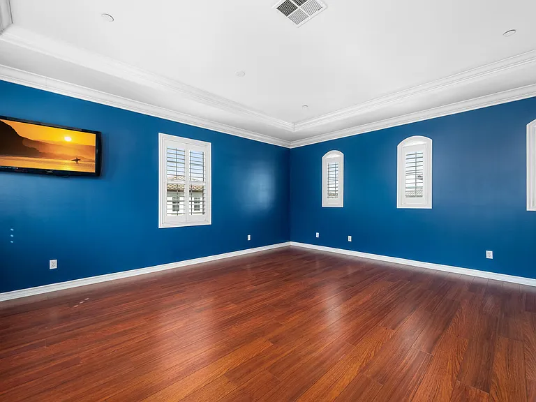 18785 Roxbury Ln — Photo 32