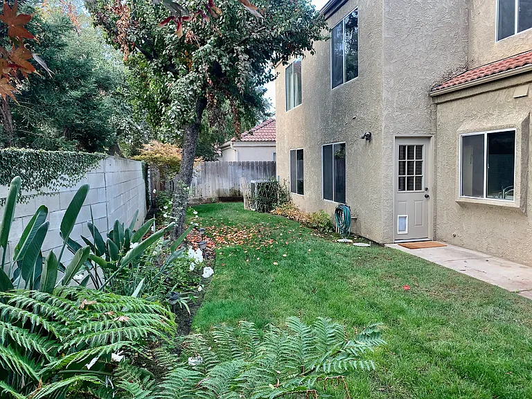 1023 E Freedom Ave — Photo 21