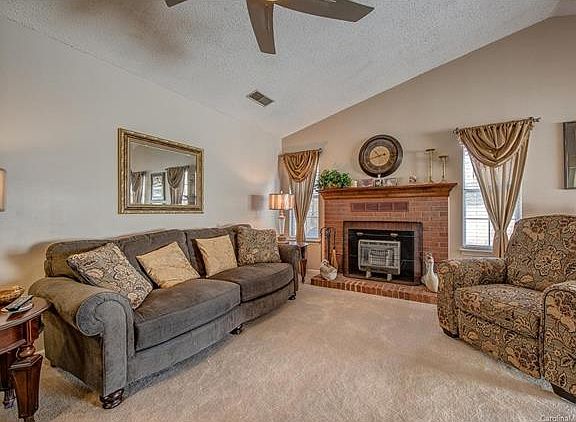 4th image of 1662 Robins Nest Ct APT A