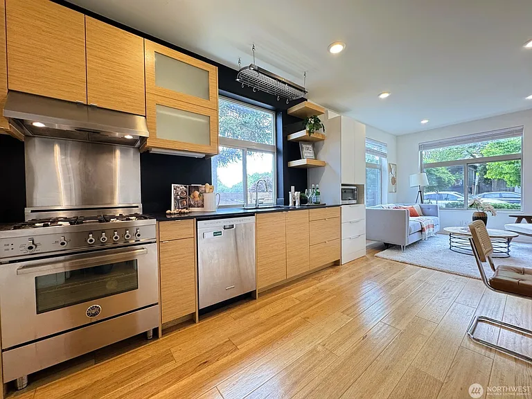 4114A Linden Ave N #A — Photo 8