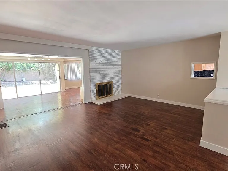 6034 S Kings Rd — Photo 6