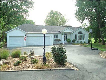 1st image of 201 Fernwood Dr