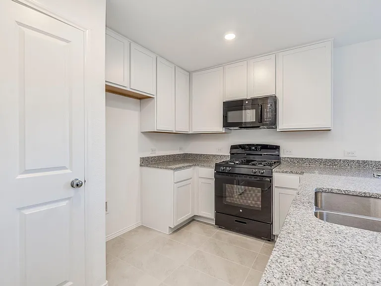 3605 Flicker Ln — Photo 4