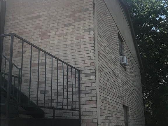 5th image of 5502 Rose Hill Cir