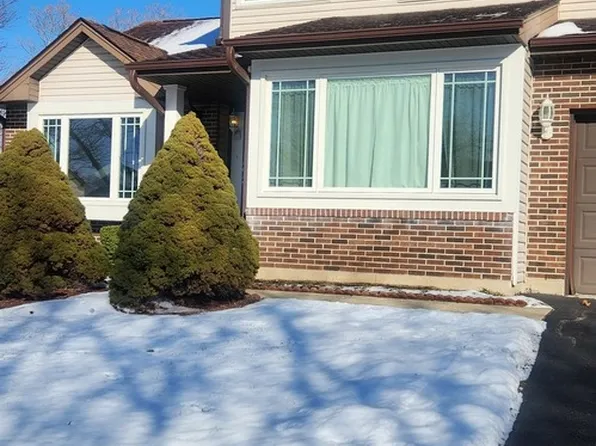 1492 Eliot Trl, Elgin, IL 60120