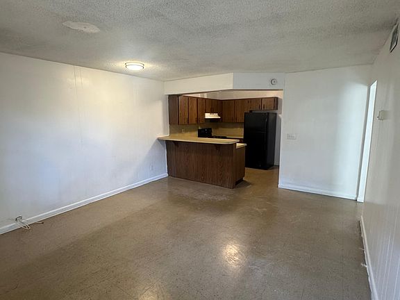 3rd image of 170 W 28th St