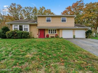17 Sugarbush Rd, Howell, NJ 07731