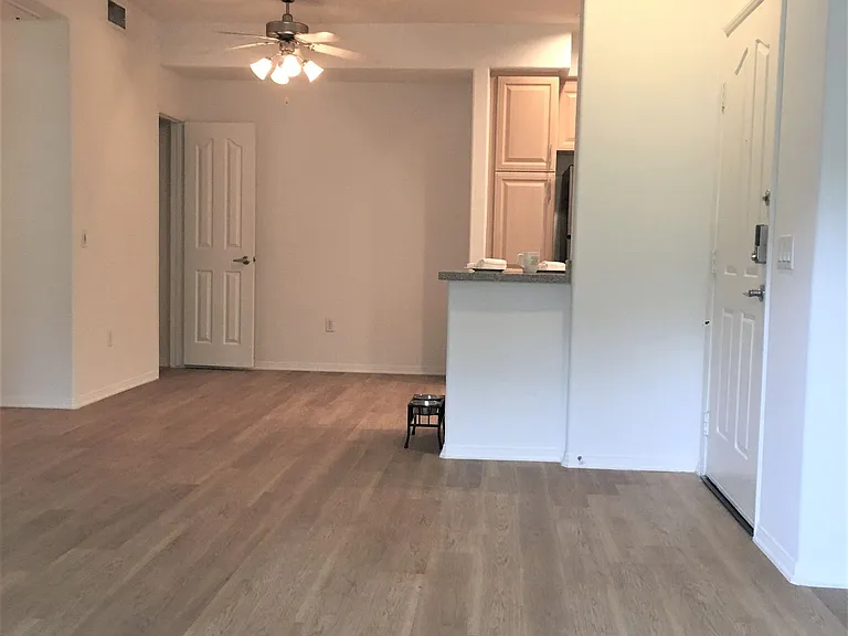 Via Ventura Apartments — Photo 18