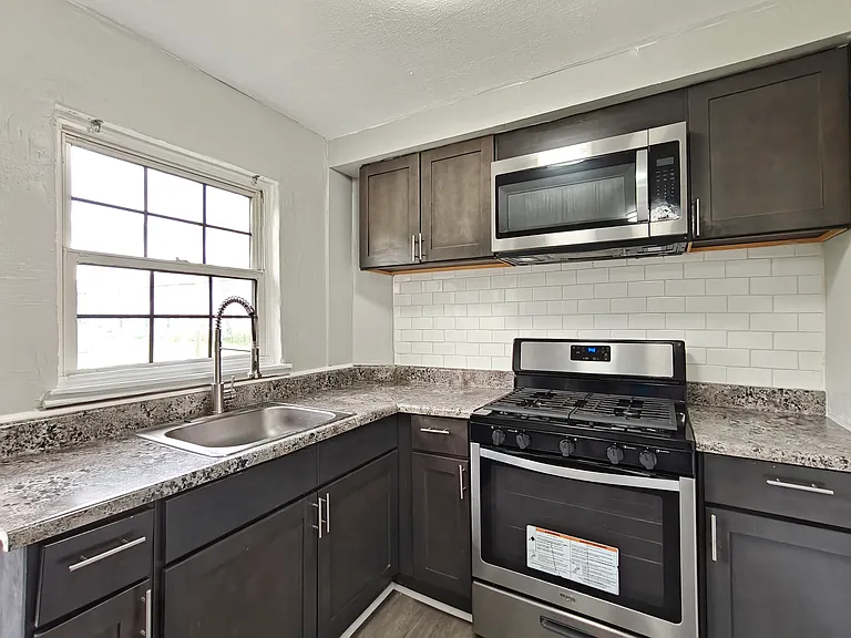 120 Yorke St #3 — Photo 2