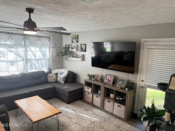 2nd image of 89 Twin Oaks Dr