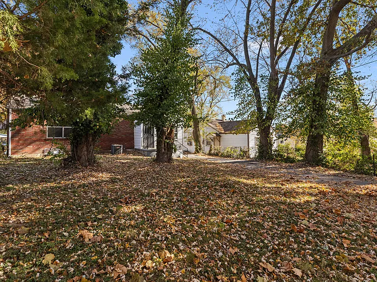 323 Ames Pl — Photo 20