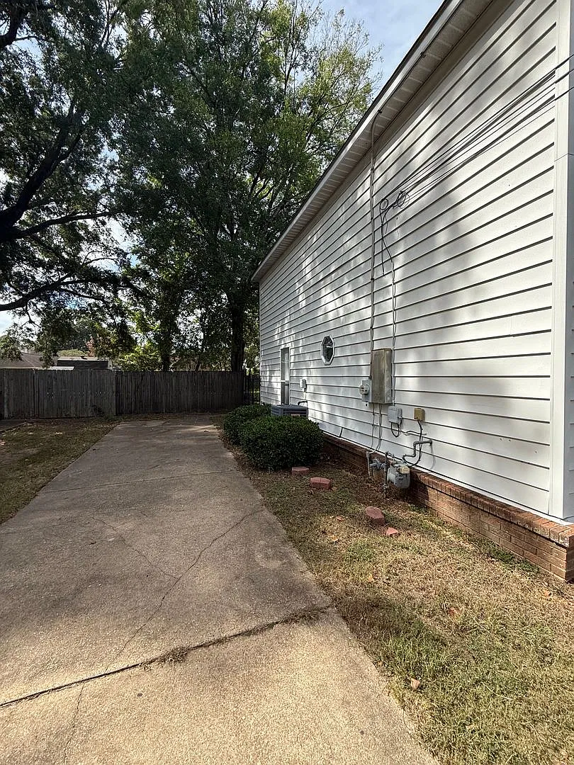 ** 4 bed 2. — Photo 2