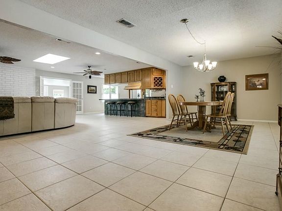 3rd image of 5921 Diamond Oaks Dr S