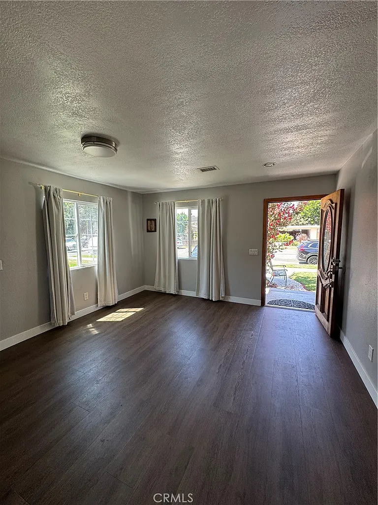 5 bed, 1371 sqft, $4,800 — Photo 4
