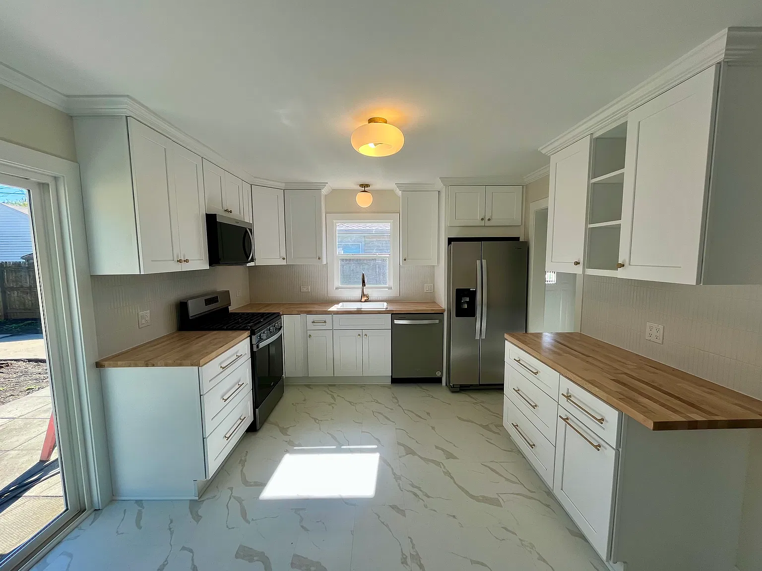 3 bed, 1100 sqft, $3,600 — Photo 3