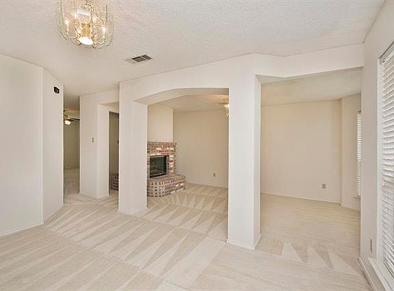 3rd image of 702 Glenwood Ct