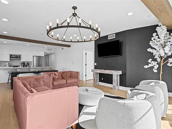4th image of 346 Peters St SW #301
