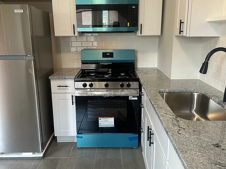 2617 Euclid Heights Blvd #2 — Photo 3