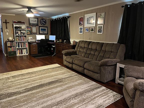 4th image of 405 Pembroke Ln