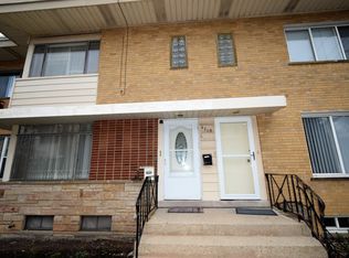 4715 Main St #C, Skokie, IL 60076