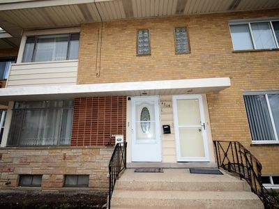 4715 Main St #C, Skokie, IL, 60076