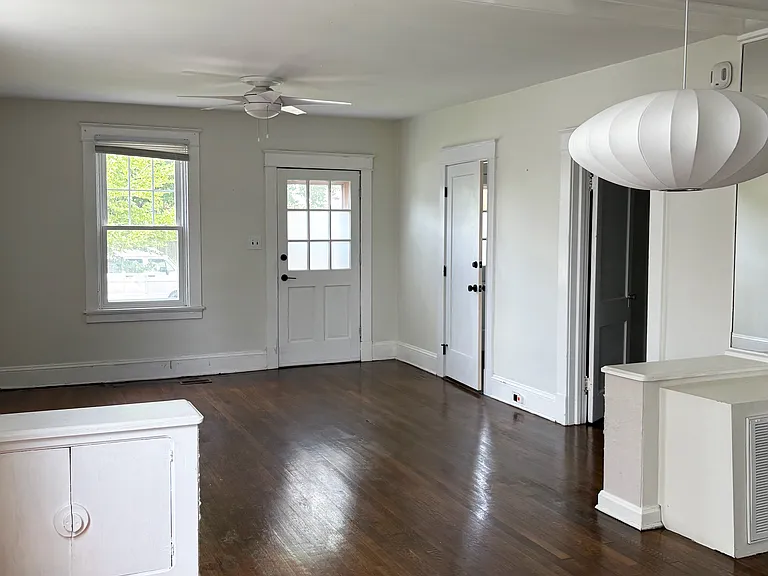 813 W Lancaster Rd — Photo 2