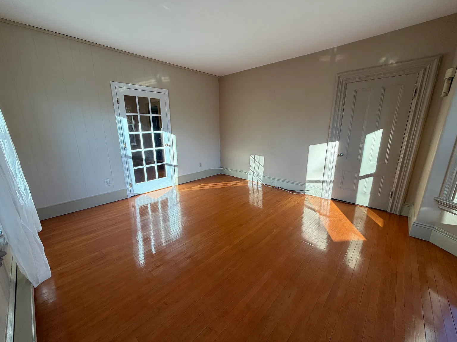 2 bed, 1300 sqft, $2,300 — Photo 4
