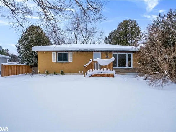 317 James St E, Orillia, ON L3V 1M4