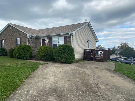 2nd image of 908 Altamont Ct #B