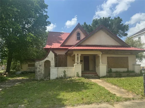 220 N Oak St, Holdenville, OK 74848