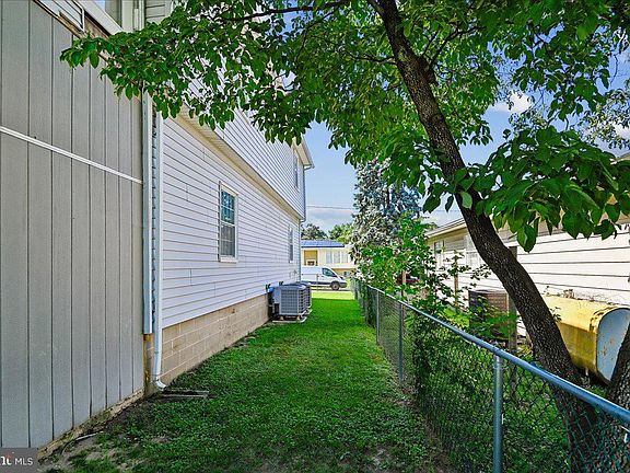 2nd image of 807 205th St