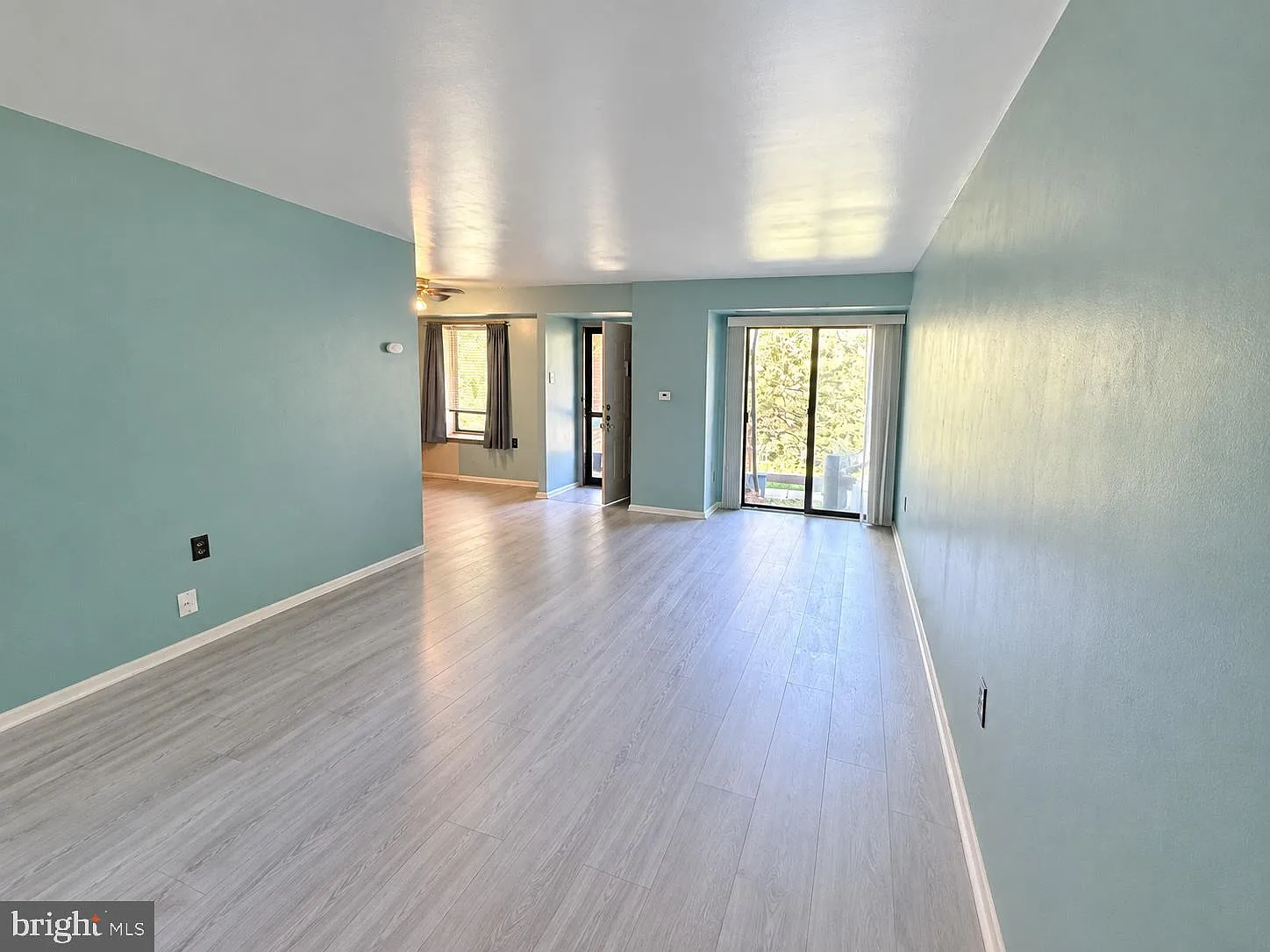 2 bed, 1.0 bath, 992 sqft, $2,000 — Photo 1