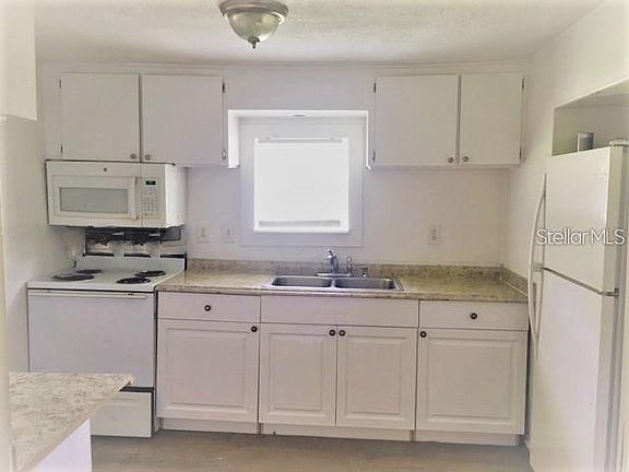 3rd image of 10410 Sassafrass St