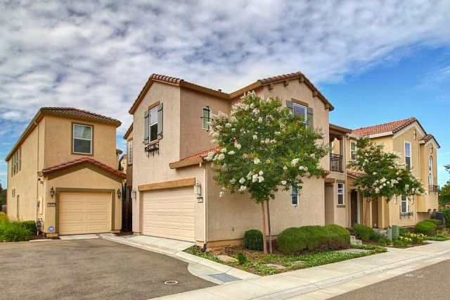 2nd image of 4822 Ocean Ln