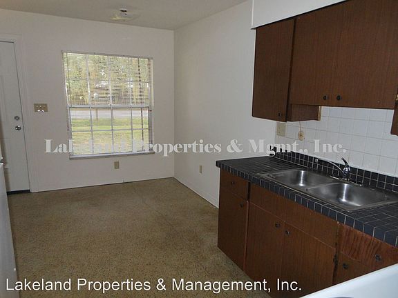4th image of 1022 Lakewood Ct
