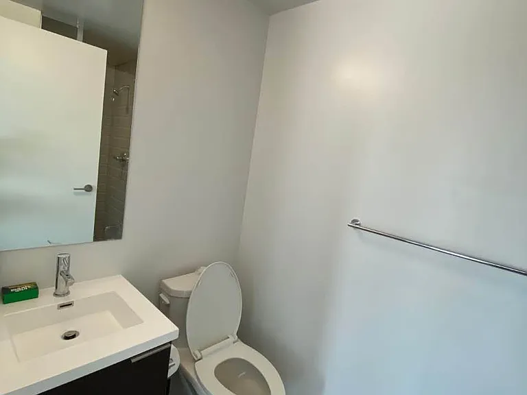 203 College St #2108 — Photo 7