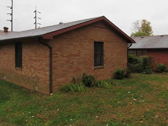 5th image of 200 East Dr