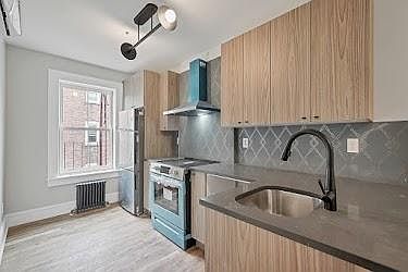 3rd image of 127 S William St Floor 2