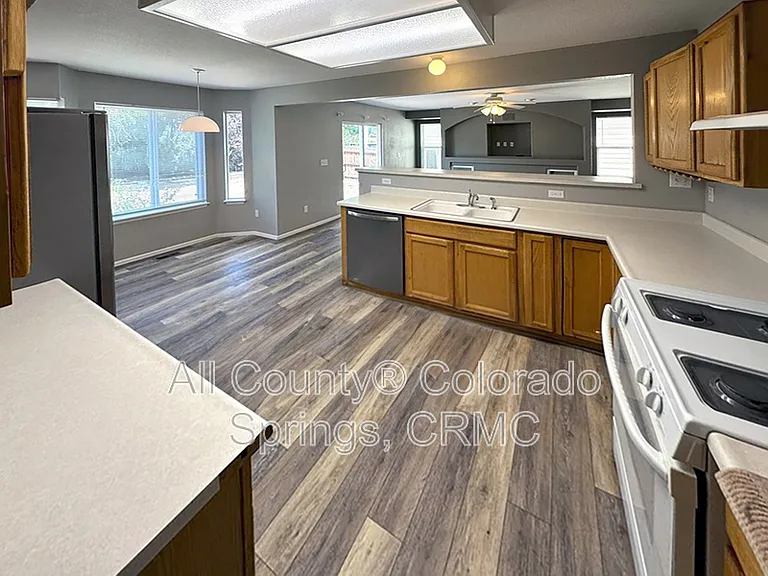 5859 Instone Cir — Photo 5