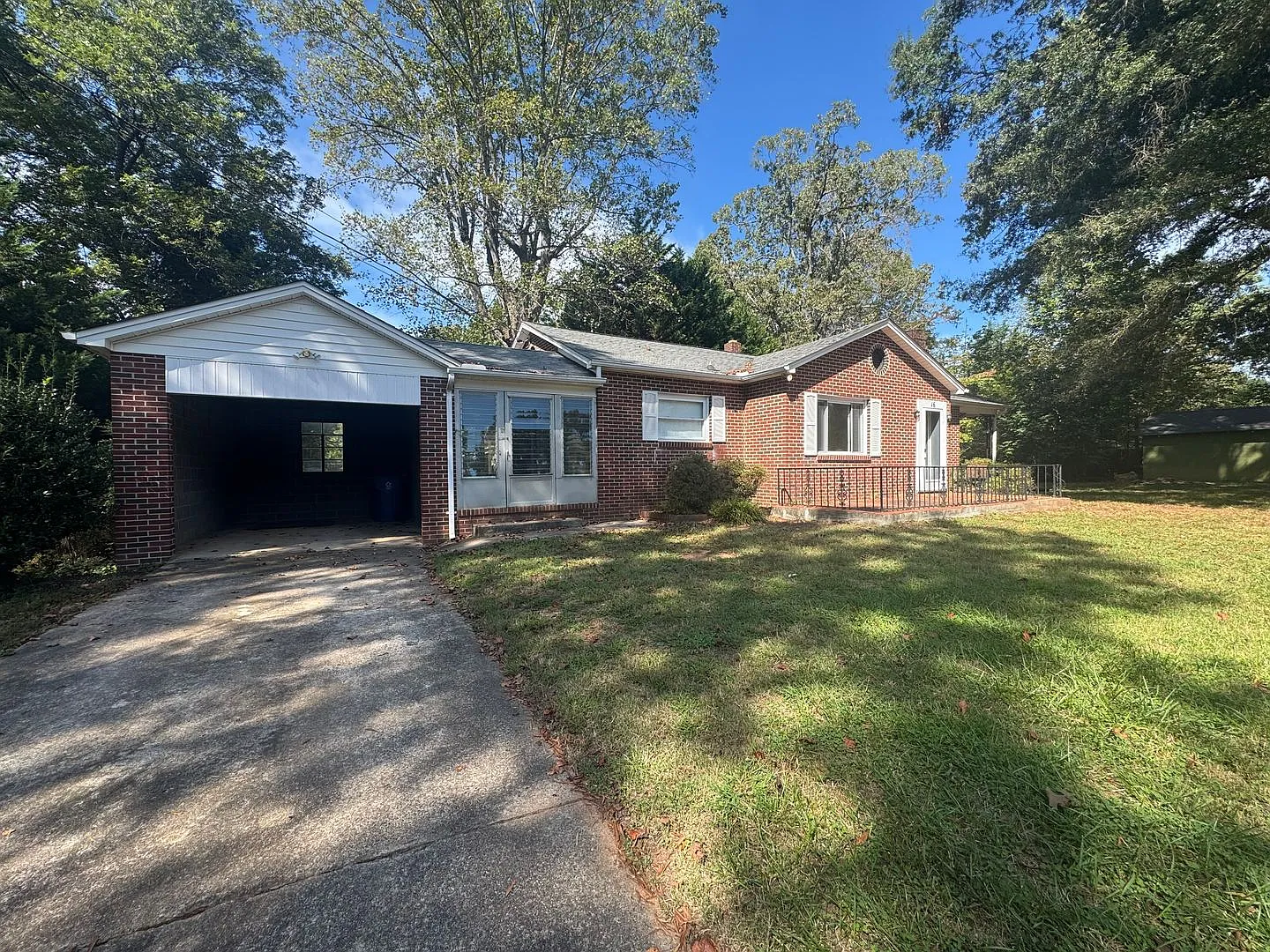 Charming 2-Bedroom Brick Home in Granite Falls — Photo 2