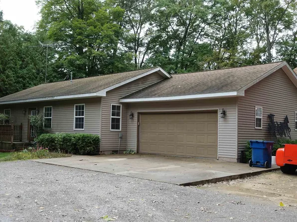 4149 Maple St, Sanford, MI 48657