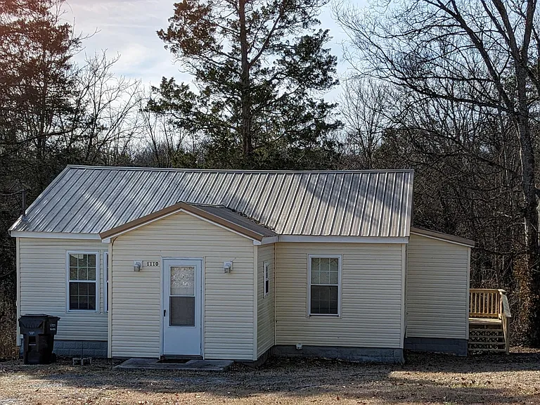 1110 McCall Ln SE — Photo 1