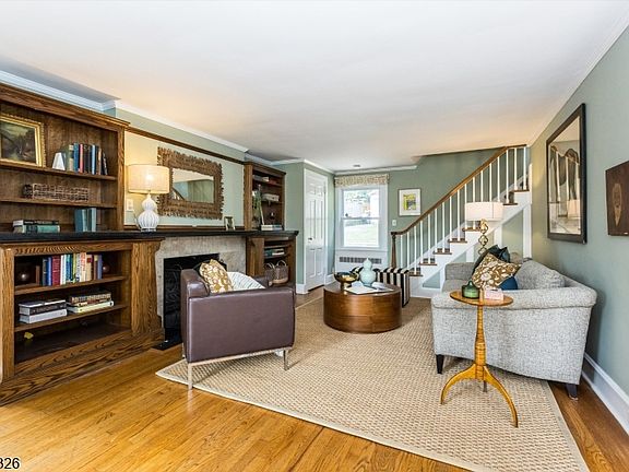 5th image of 36 Chapman Pl