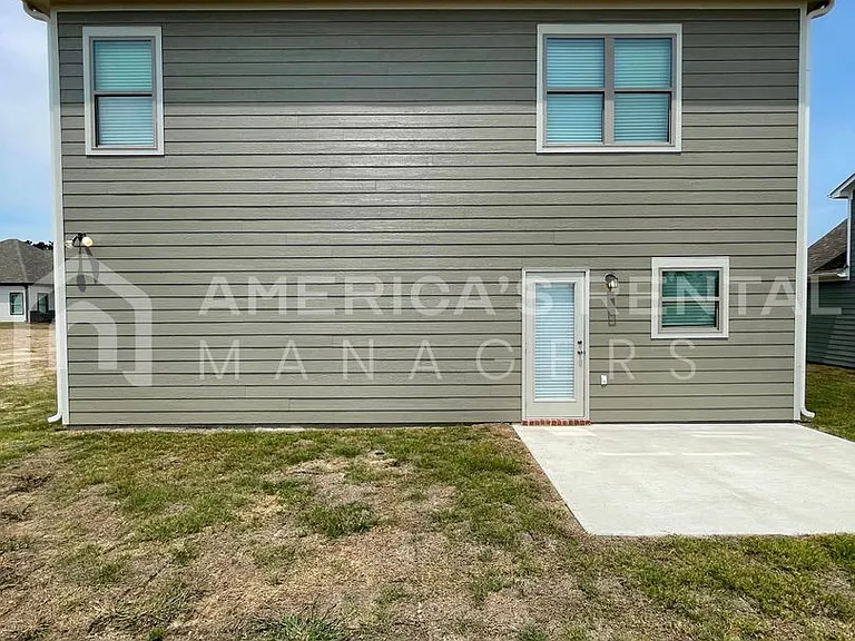 55 Kings Way — Photo 44
