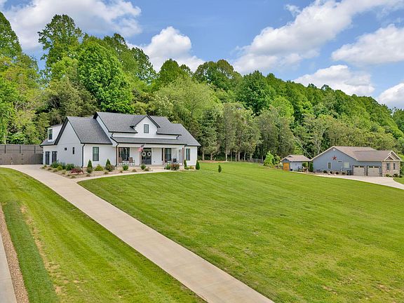 5th image of 810 Brady Way