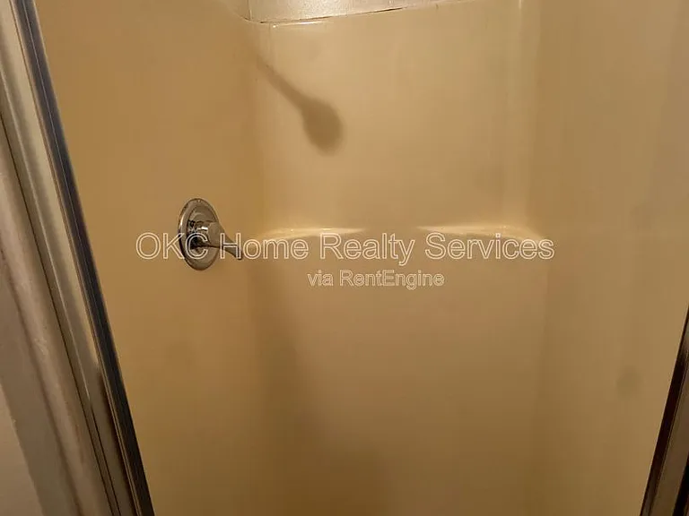 115 SW 23rd St — Photo 6
