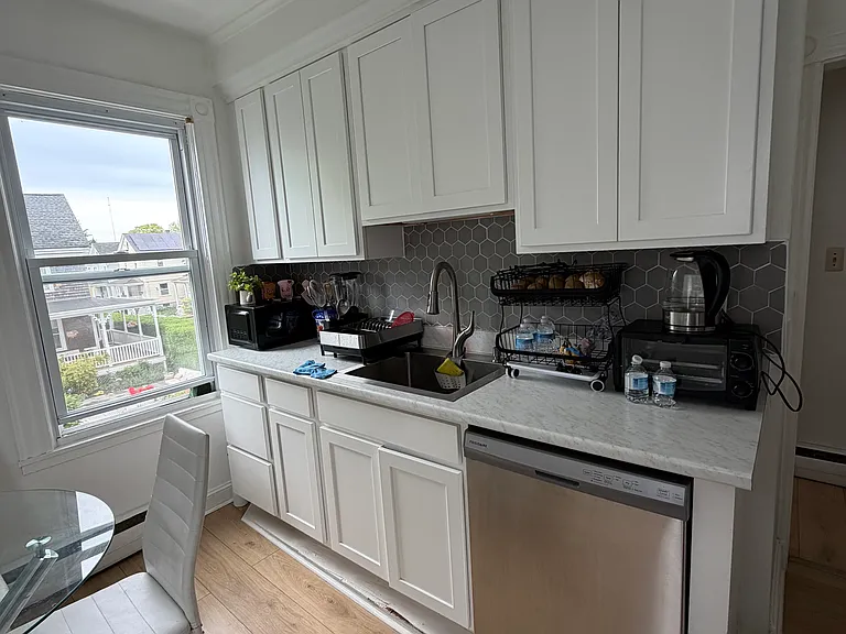 94 Warner St #B — Photo 4