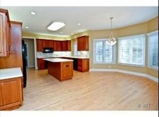 14585 S Somerset Cir, Libertyville, IL 60048