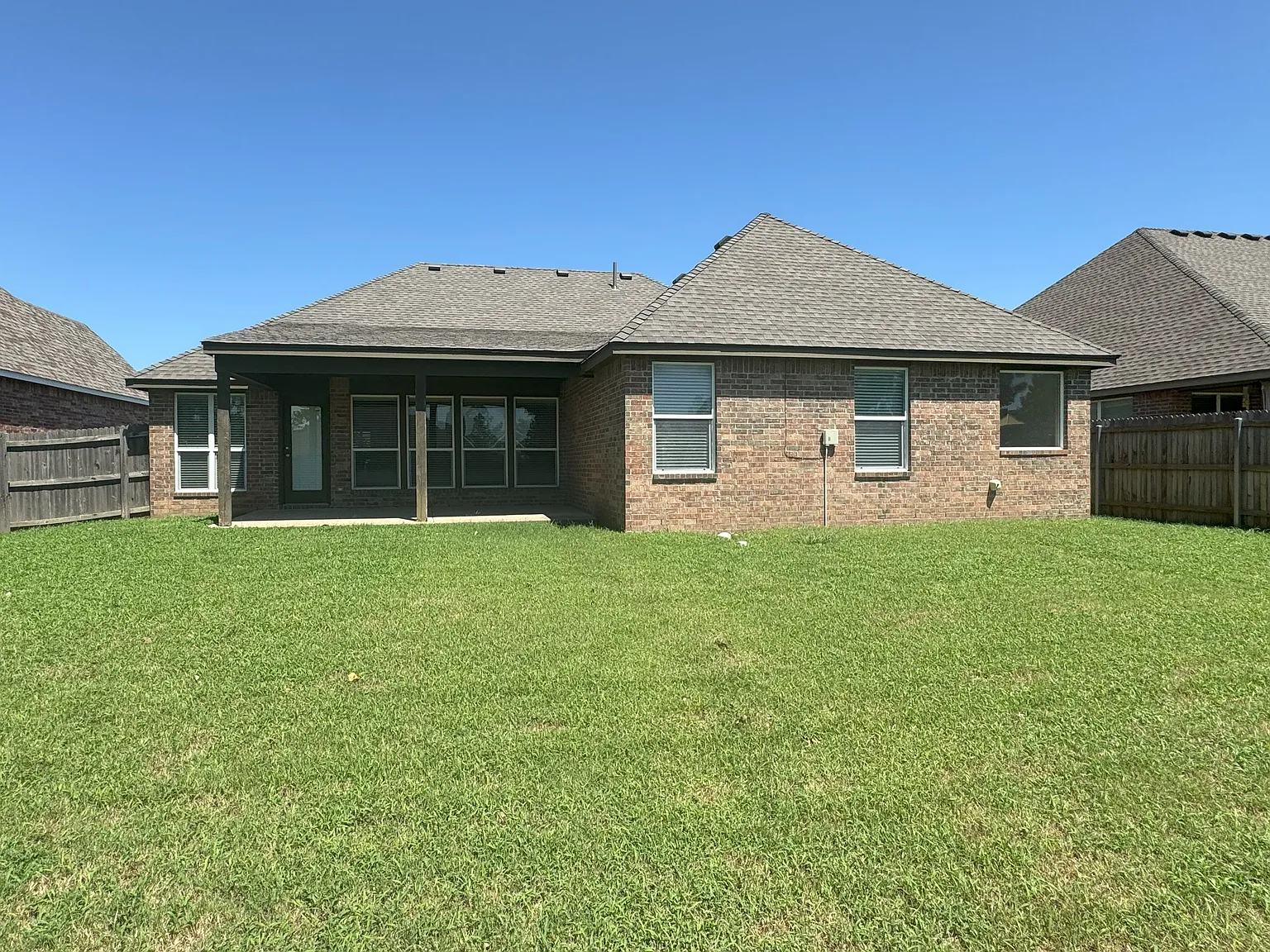 4 bed, 2104 sqft, $2,395 — Photo 2
